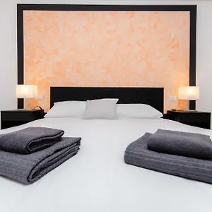 https://orange-room-milan.it-lombardy.com